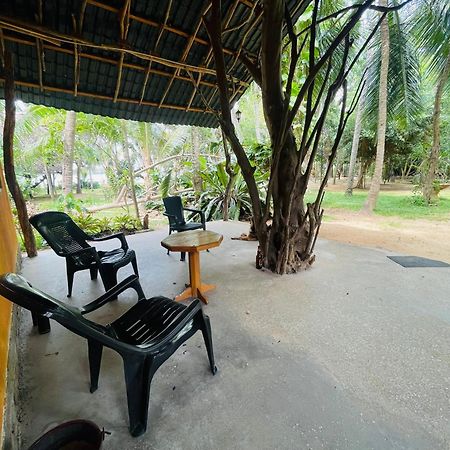 Lakeside Cabana Tissamaharama Hotel Exterior photo